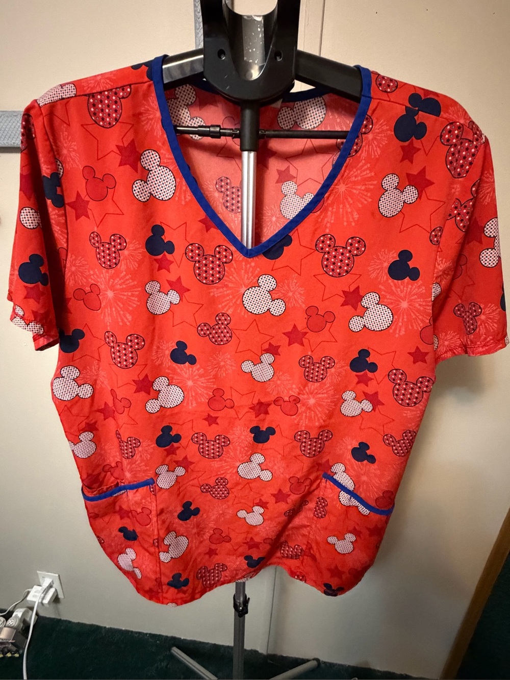 Disney "American Mickey" Patriotic V-Neck Scrub Top size xl
